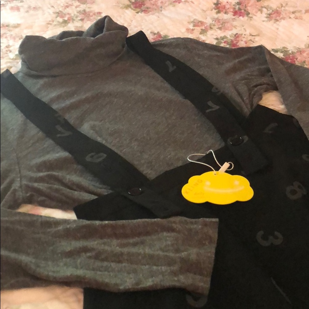 Skirt with number pattern, suspenders attached